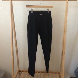Lilly Pulitzer black pleated stretch pants with elastic waist.